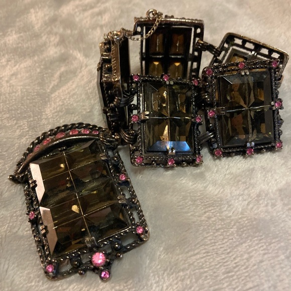 Elegant Black and Pink Brooch Set by Sarah Coventry - Picture 3 of 9